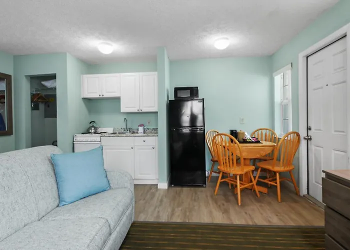 Motel: Ocean Court Beachfront Hotel