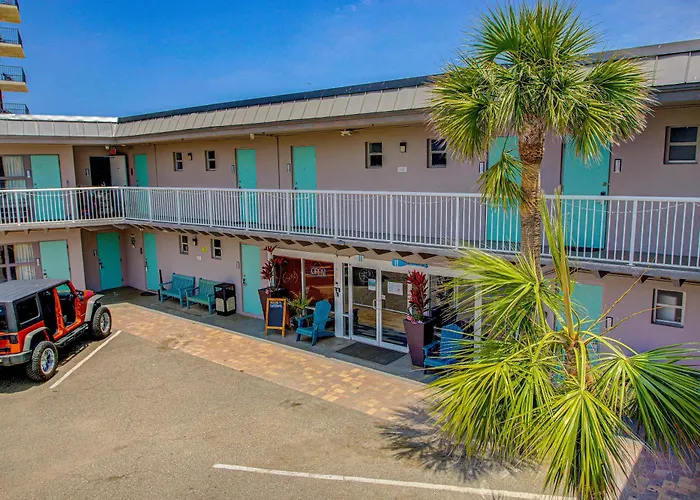 Hotel with view: Beach House Inn - Beach Access Open
