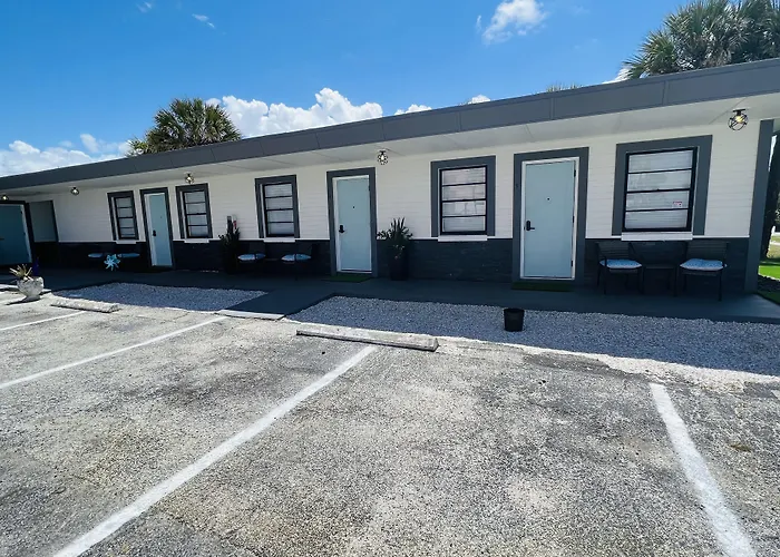 Motel: 1915 Beach Club